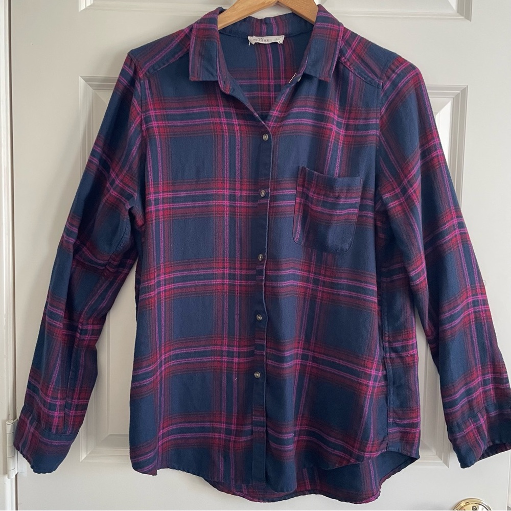 Hollister Plaid Button-Up Shirt in Blue and Pink